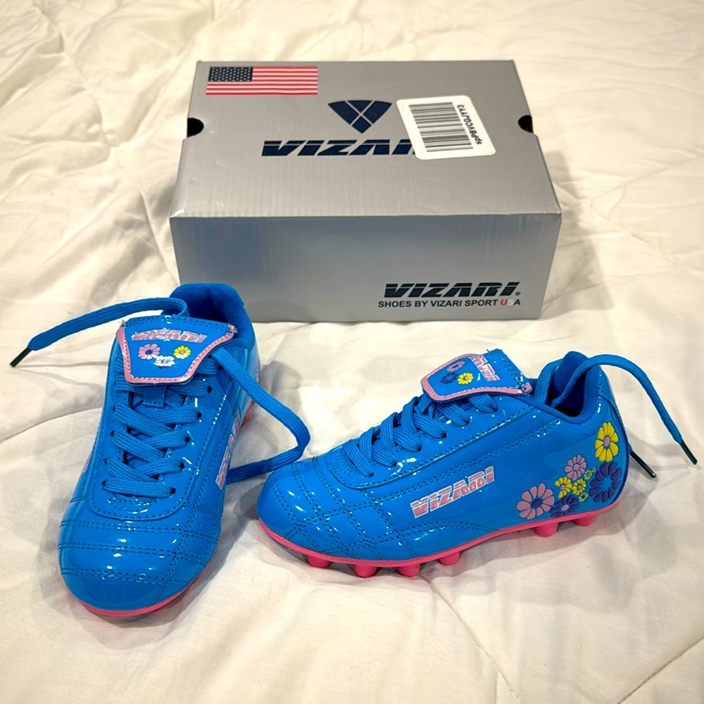 Toddler soccer cleats size 10.5, never worn